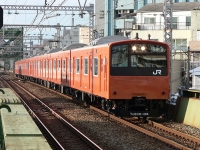 オレンジ色201系4両＋4両の編成を大正駅で撮影。クハ200-136が先頭でした。