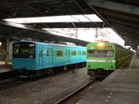 スカイブルー色201系クハ200-139を、京橋にて撮影。