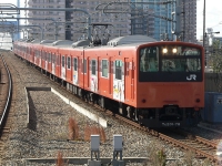 オレンジ色201系4両＋4両の編成を安治川口駅にて撮影。クハ201-78～が先頭でした。NTTDoCoMoの広告が貼られています。