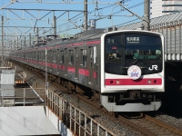 京葉線メルヘン顔205系が、京葉線開通20周年記念ヘッドマークを掲出していました。