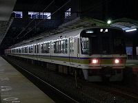 夜の山科駅にて