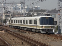 2008年3月撮影、塚本駅にて。