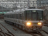 2008年2月撮影、久宝寺にて。223系6000番台の試運転列車が到着します。
