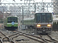 2008年３月撮影、久宝寺駅にて。223系6000番台の直通快速2本目です。