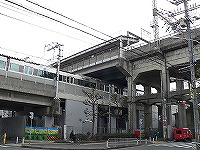 2008年1月撮影、JR河内永和駅にて。223系6000番台の試運転列車が到着しています。