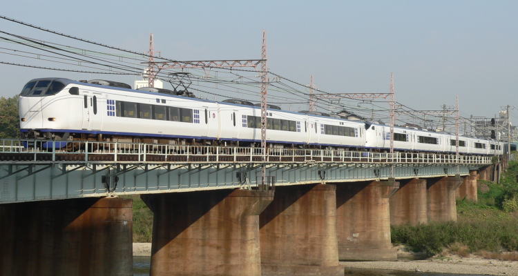 阪和線の大和川鉄橋を渡る281系　特急はるか号