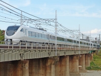2015年10月撮影、大和川鉄橋にて、増結9両