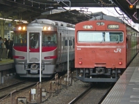 2010年5月撮影、大阪駅にて。103系と並びました。