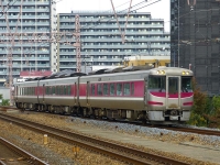 2021年11月撮影、塚本駅にて。