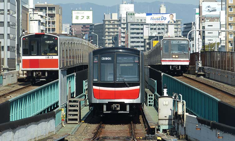 御堂筋線を行くか宇3車種が集まりました。左から10系、31000系、21系です。新大阪駅にて