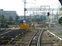 道明寺駅に到着。通常定期列車が入らない線路に入りました。