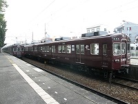 崇禅寺駅で行きかう