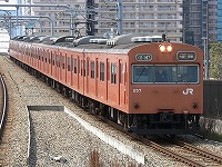 安治川口駅にて。