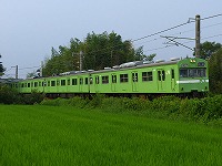 2013年7月撮影、帯解駅付近にて。天理の電留線からの出庫です。