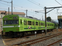 2014年1月撮影、桃山駅にて。ラッピング編成の後追い撮影ですm(_ _)m