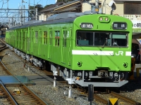 2011年12月撮影、桃谷駅にて。森ノ宮電車区からの送り込み回送を狙いました。夕陽を浴びてJR難波を目指します。