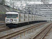 2008年撮影、川崎～横浜間にて。堂々１５両編成の特急踊り子号が東京へ向かっていきました。