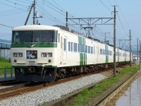 185系特急踊り子号が東京へ向かいます。原木駅付近にて撮影。
