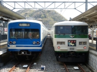 修善寺駅にて、185系特急踊り子号と3000系との並びです。