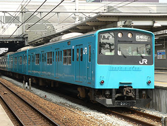 明石電車区のスカイブルー色の201系