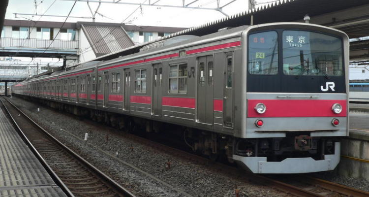 蘇我駅に停車中の205系トップナンバー、千ケヨ24編成