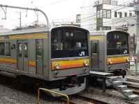 南武線205系が並んで留置中