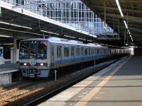 2003年4月撮影、新大阪駅にて。USJのヘッドマークを掲出しています。