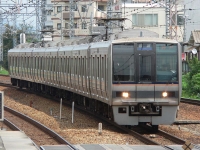2009年8月撮影、東淀川駅にて。ダイヤが乱れており、日中には見られない神戸行きの表示で来ました。