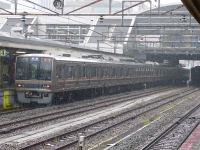 2012年7月撮影、雨の京都駅にて