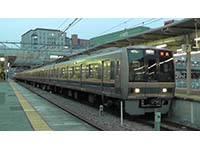 2012年5月撮影、八尾駅にて。