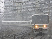 吹雪の中を走る