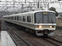 2005年12月撮影、雨の尼崎駅にて