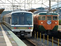 HM掲出した113系と並ぶ