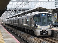雪山をバックに