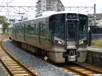 2021年7月撮影、京終にてSR11編成です。