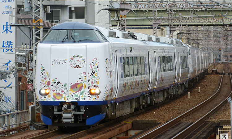 梅田貨物線を走行する271系＋281系　特急はるか号
