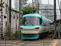 西梅田一番踏切にて。