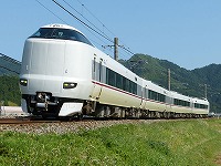 大カーブを曲がってくる