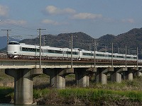 有田川橋梁を渡る