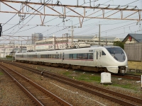 2016年4月撮影、岸辺駅にて