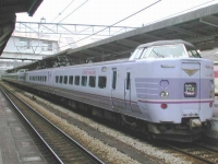 2003年8月撮影、岡山駅にて。9両編成を組んでいます。スーパーやくも号ながら、パノラマ編成がありません。