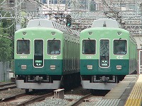 １０００系が並走してきました。普通と区間急行です。