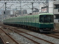 2007年7月撮影、千林駅にて。樟葉行き準急に充当される7200系7202F。