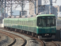2010年12月撮影、西三荘駅にて。萱島き区間急行に充当される7200系7203F。