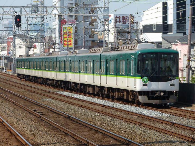 2015年5月撮影、滝井駅にて。7200系20周年記念ヘッドマークを掲出する7203F。