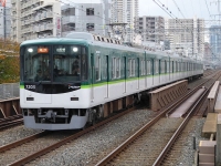 2017年11月撮影、関目駅にて。急行出町柳行きに充当される7200系7203F。