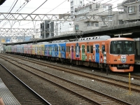 2008年撮影、西三荘駅にて。7200系7203F「きかんしゃトーマス」ラッピング