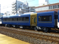 3001Fに組み込まれたプレミアムカー(3850形)です。8000系とは異なり、側扉が両開きとなっています。