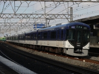 2009年撮影、西三荘駅にて。後ろに5000系が写っています。