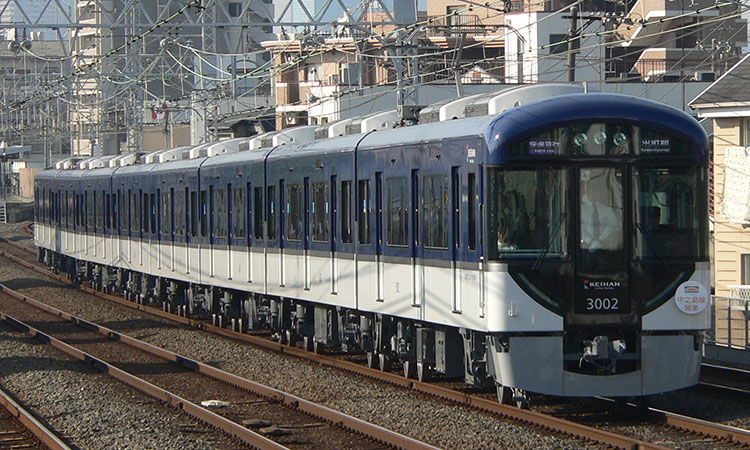 快速急行で走る3000系